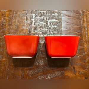 PYREX | Red Refrigerator Dish (2)